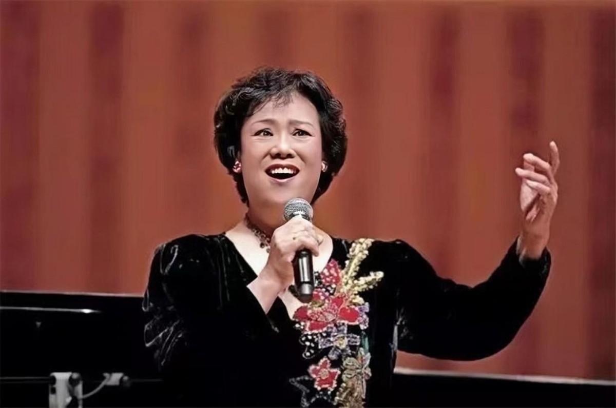 回顾邓玉华:50年婚姻催人泪下,老伴离世5年后,她晚年生活怎样
