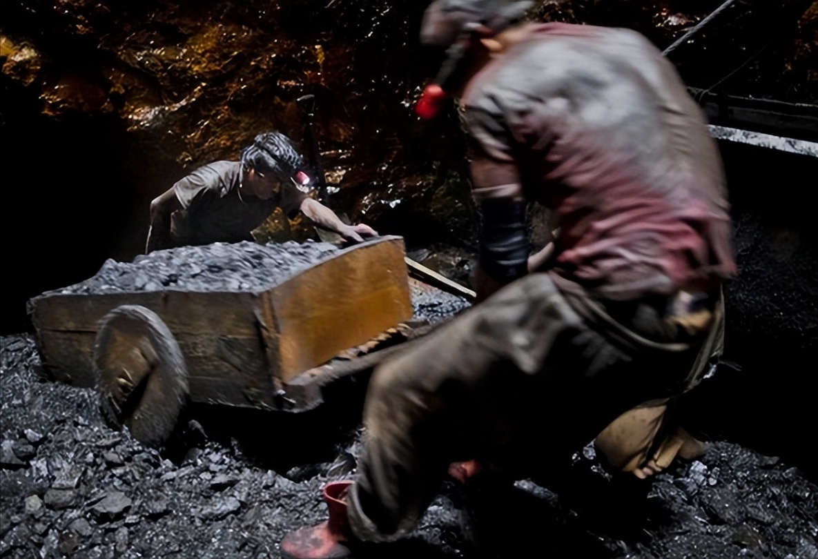 河南记者崔松旺:伪装智障深入黑砖窑,以身犯险解救智障奴工