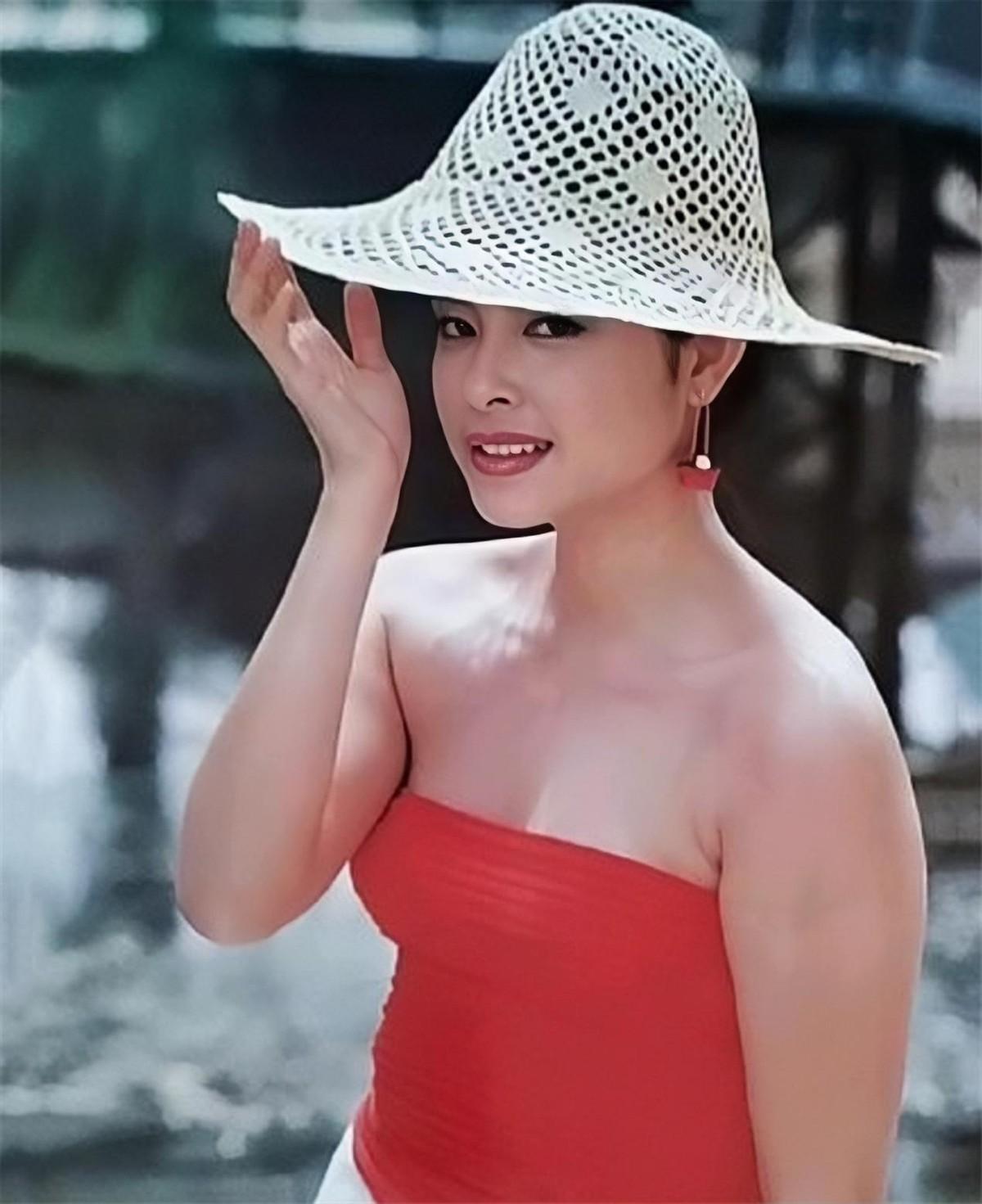 回顾李小燕41岁嫁大15岁二婚徐敏结婚20年无绯闻幸福美满