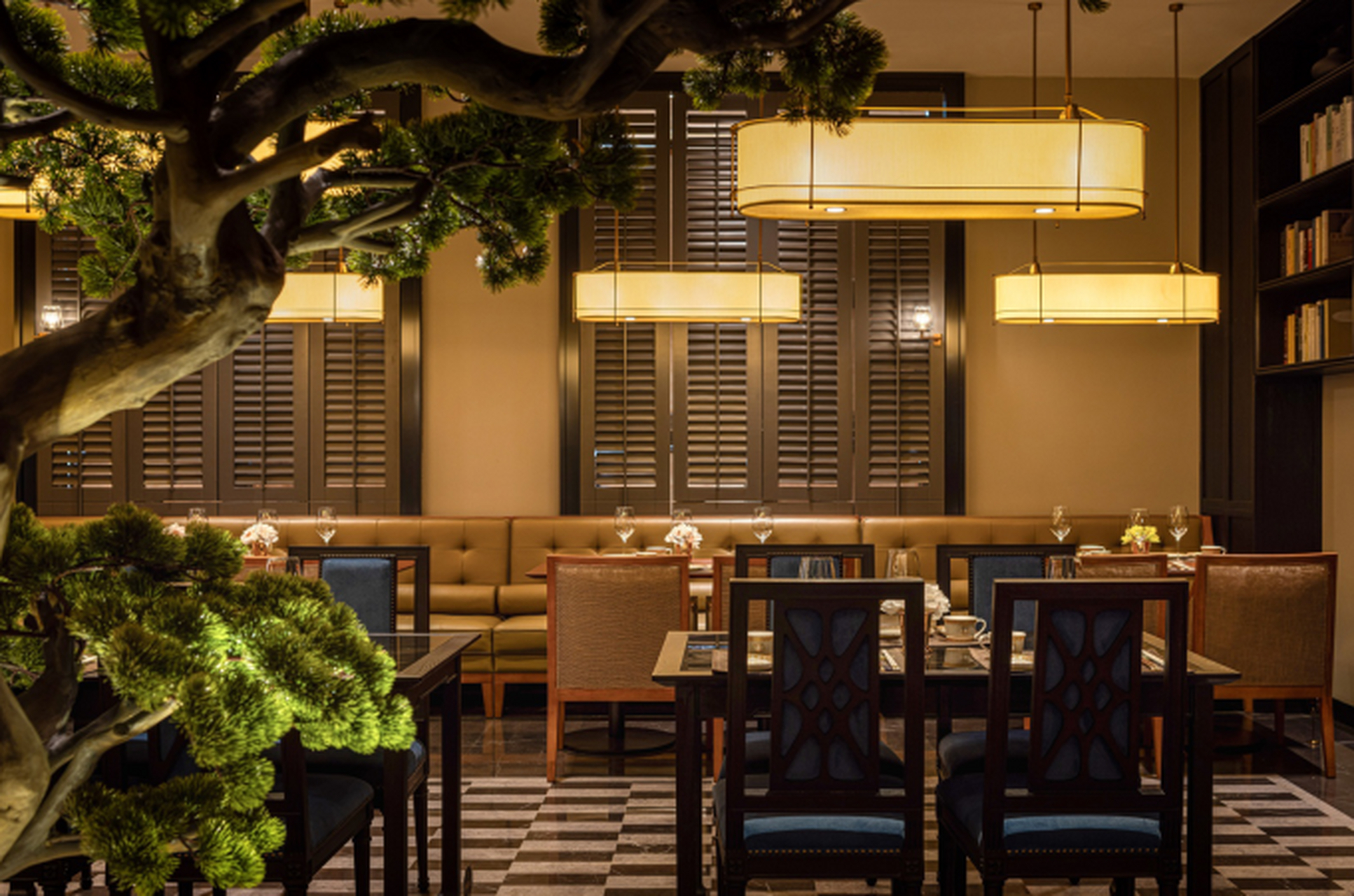 《京华楼》是位于北京中轴线上的顶级京菜餐厅,由正宗宫廷御膳传人主