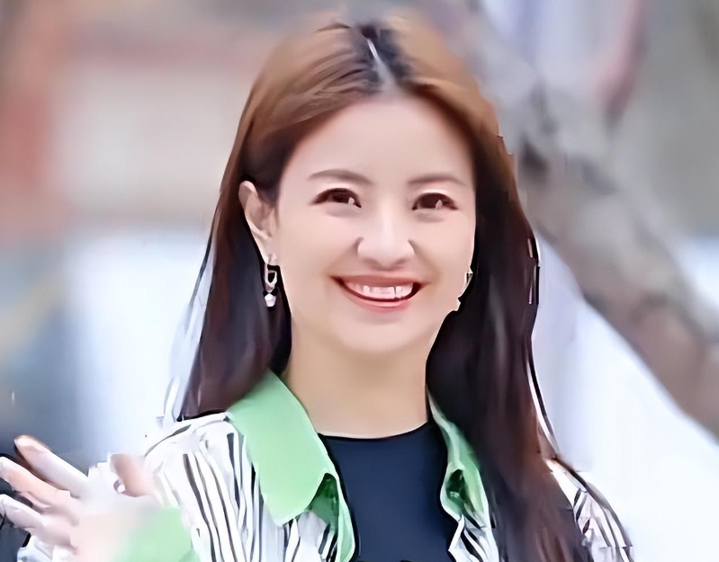 回顾甩了在一起四年的撒贝宁转身爱上千万级富二代现状唏嘘