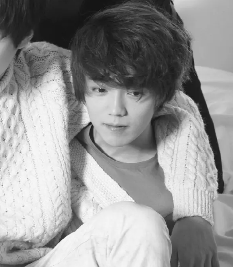 回顾与关晓彤恋爱的鹿晗重新走上顶流之路全靠同行衬托