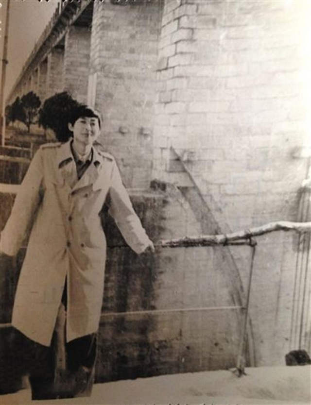 由于,于英生和妻子白天工作忙碌,无法抽出时间接儿子放学,于是,这一