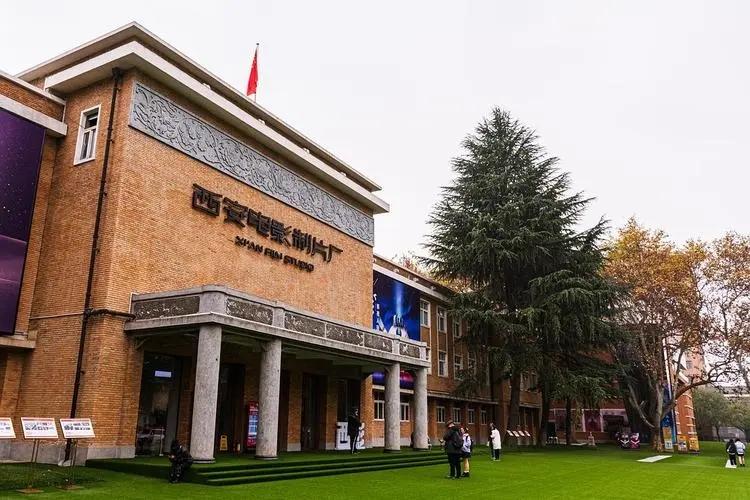 回顾高明结婚56年零绯闻退休买北京三套房只为方便儿女养老