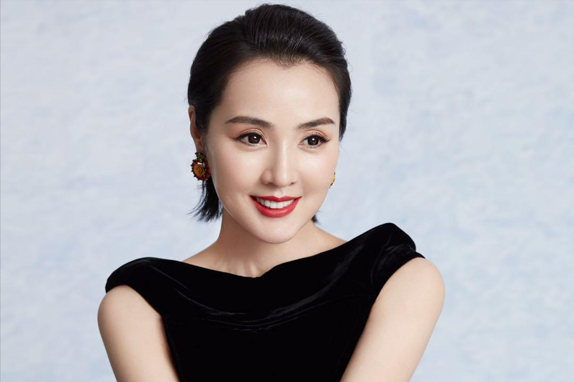 姜宏波是一位实力派女演员,曾因大尺度电影成名却引来非议.