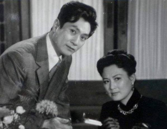 回顾演员梁波罗低调娶平凡妻子恩爱几十年晚年生活幸福美满