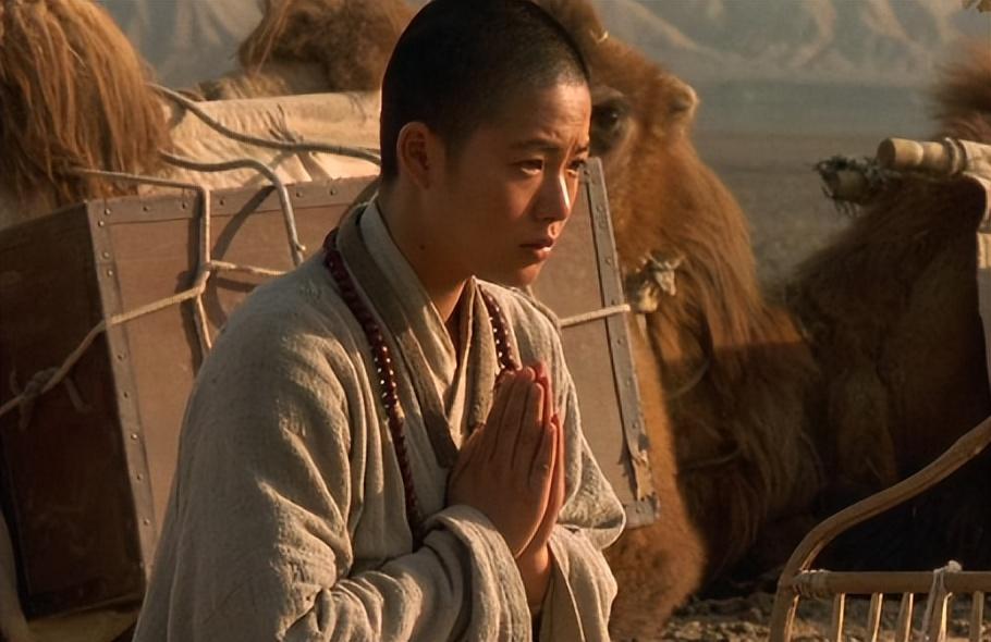 2001年聚集了赵薇,姜文等当时超多大咖的《天地英雄》开拍,其中小和尚