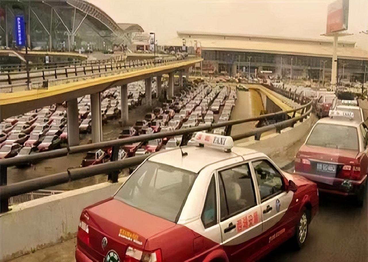 同年,发生过一起恶性杀人事件,但也就是从这时候开始,竟有17名出租车