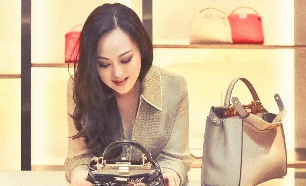 回顾直播6小时卖货6亿与钟镇涛离婚后败家名媛章小蕙又红了