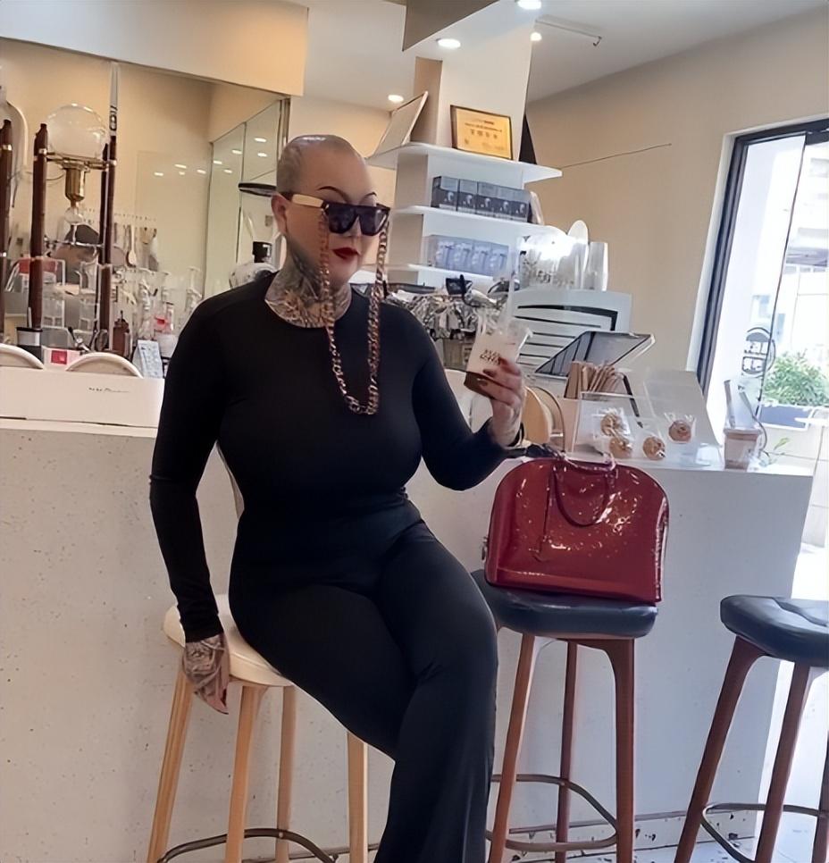 2019年浙江女富婆视频征婚,称结婚送宾利豪车,如今她结婚了么?