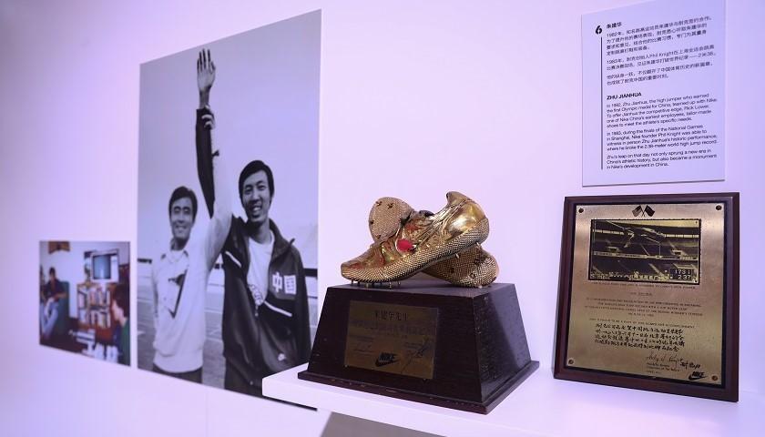 火了40年的耐克为什么被抛弃了