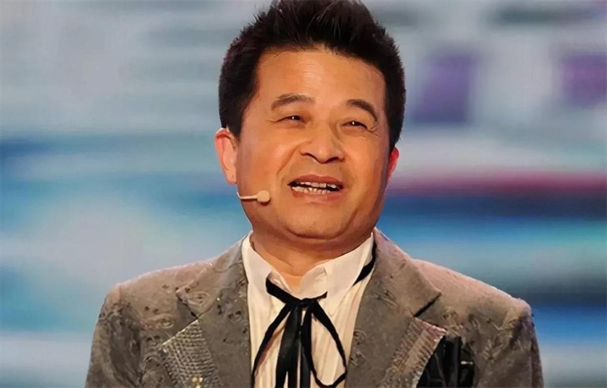 回顾64岁毕福剑定居农村退圈8年后他的结局让很多人失望了