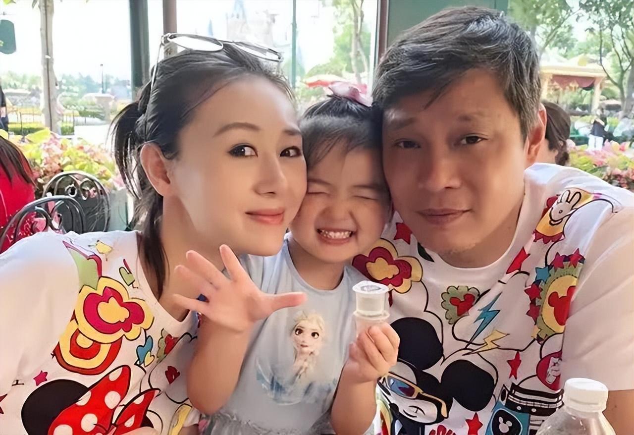 足坛巨星范志毅三婚娶小17岁演员一婚空姐前妻揭离婚原因