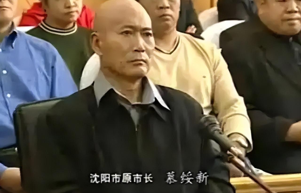 2000年沈阳黑老大刘涌被捕请律师帮他辩护减刑结局如何