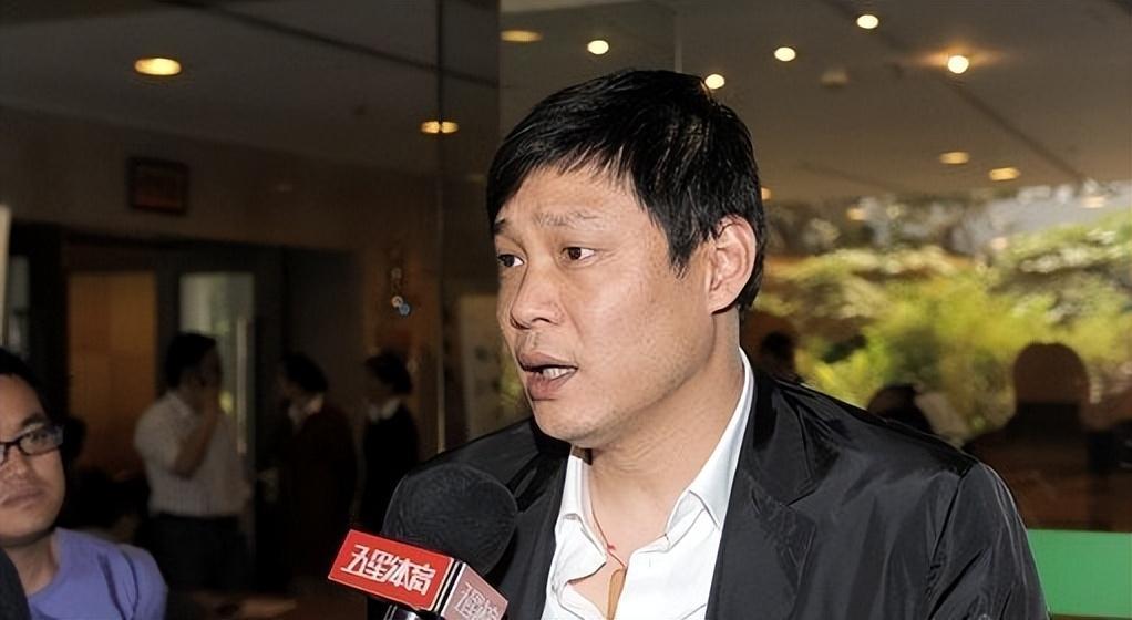 足坛巨星范志毅三婚娶小17岁演员一婚空姐前妻揭离婚原因