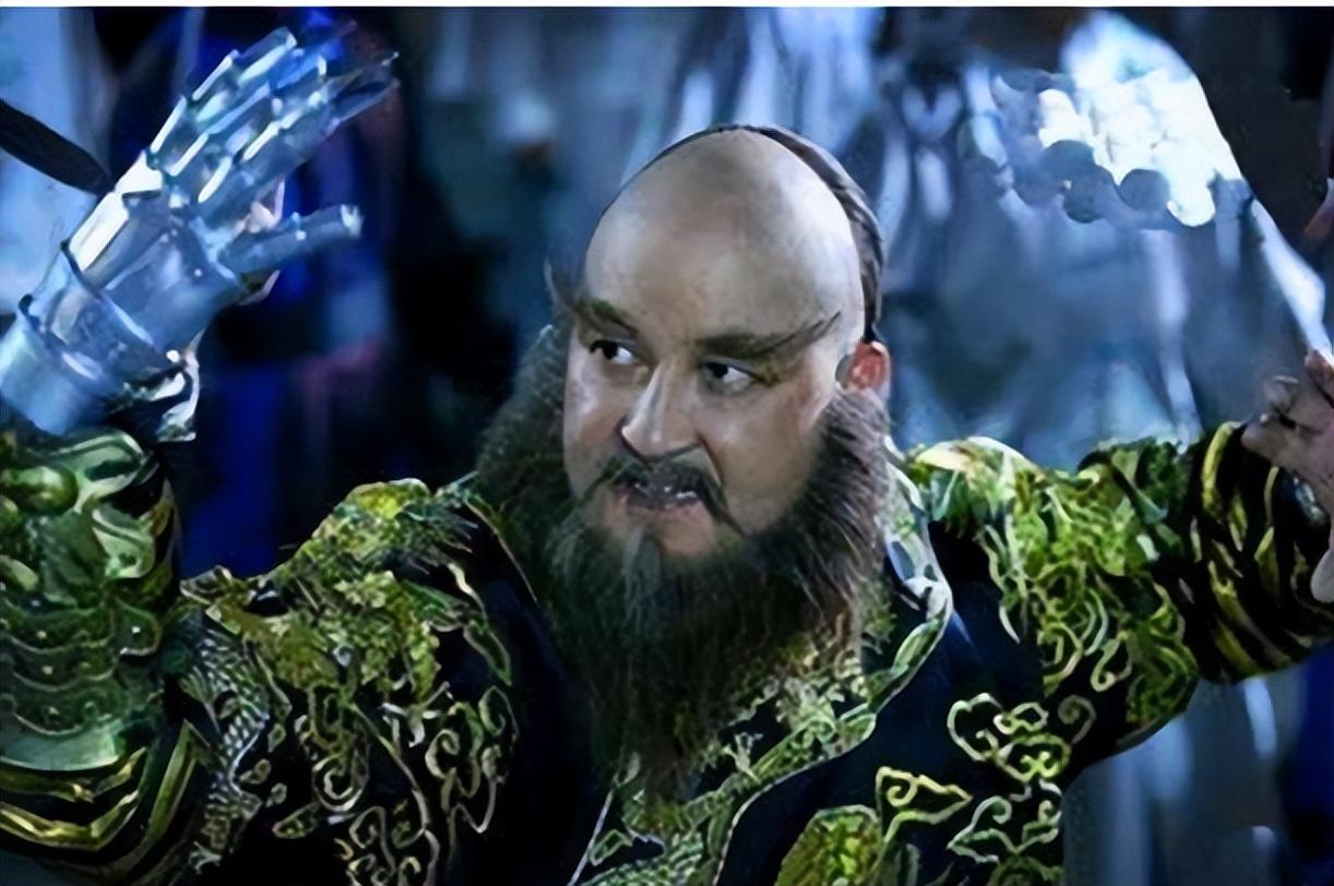 康熙欲斩鳌拜行刑前鳌拜撕开衣服康熙为什么含泪免其死罪