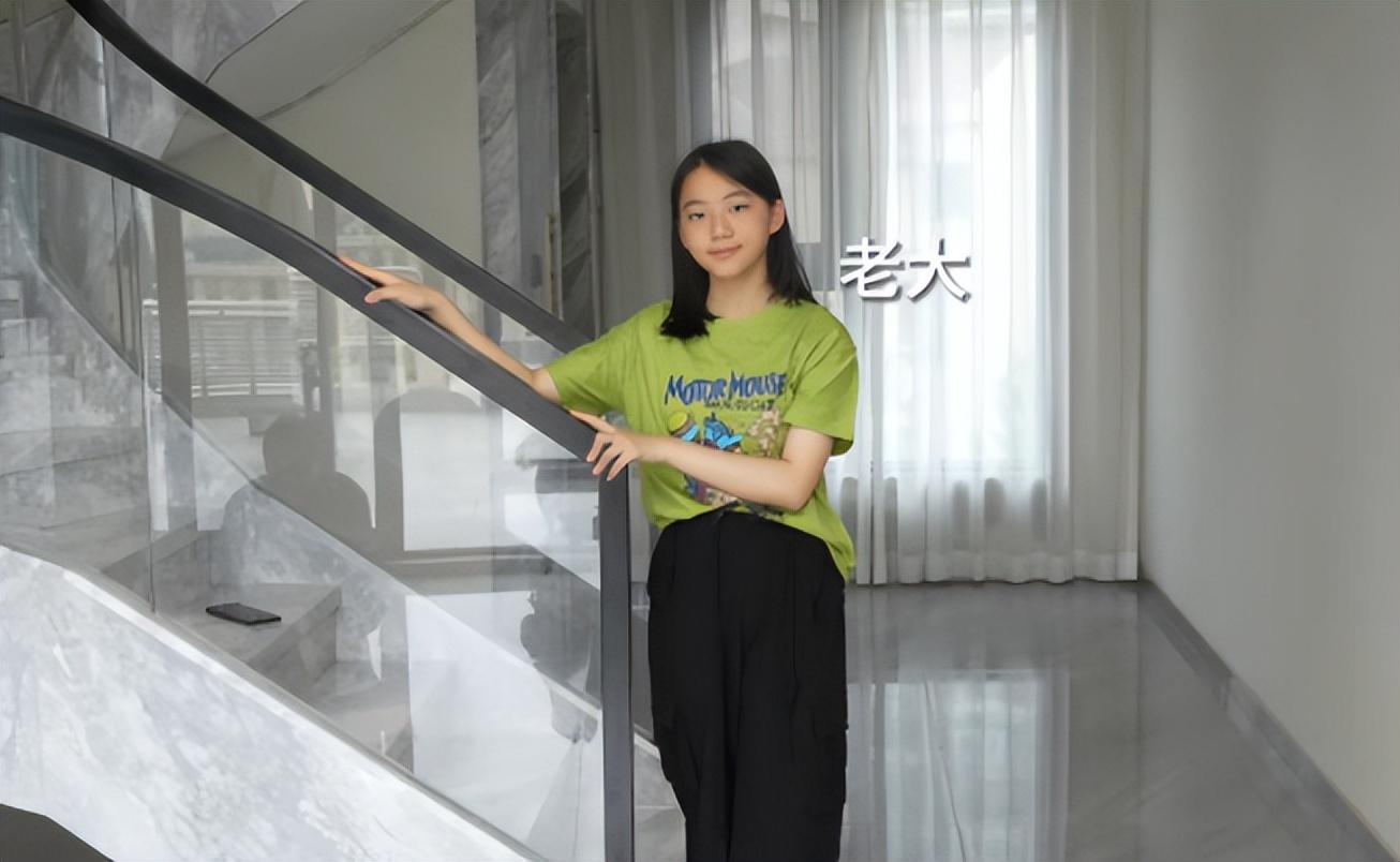 回顾女子15年生9个娃梦想凑齐12生肖称老公基因不能浪费