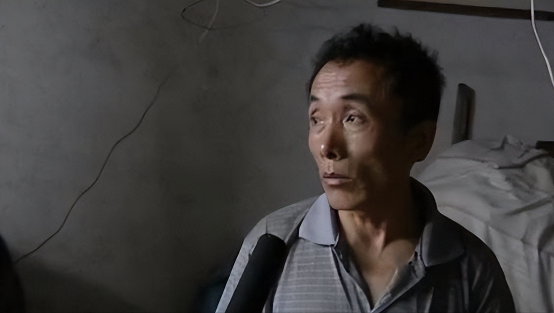 但是妻子丽花的精神却有些不正常,一直无法亲近,王英的出现让他内心多