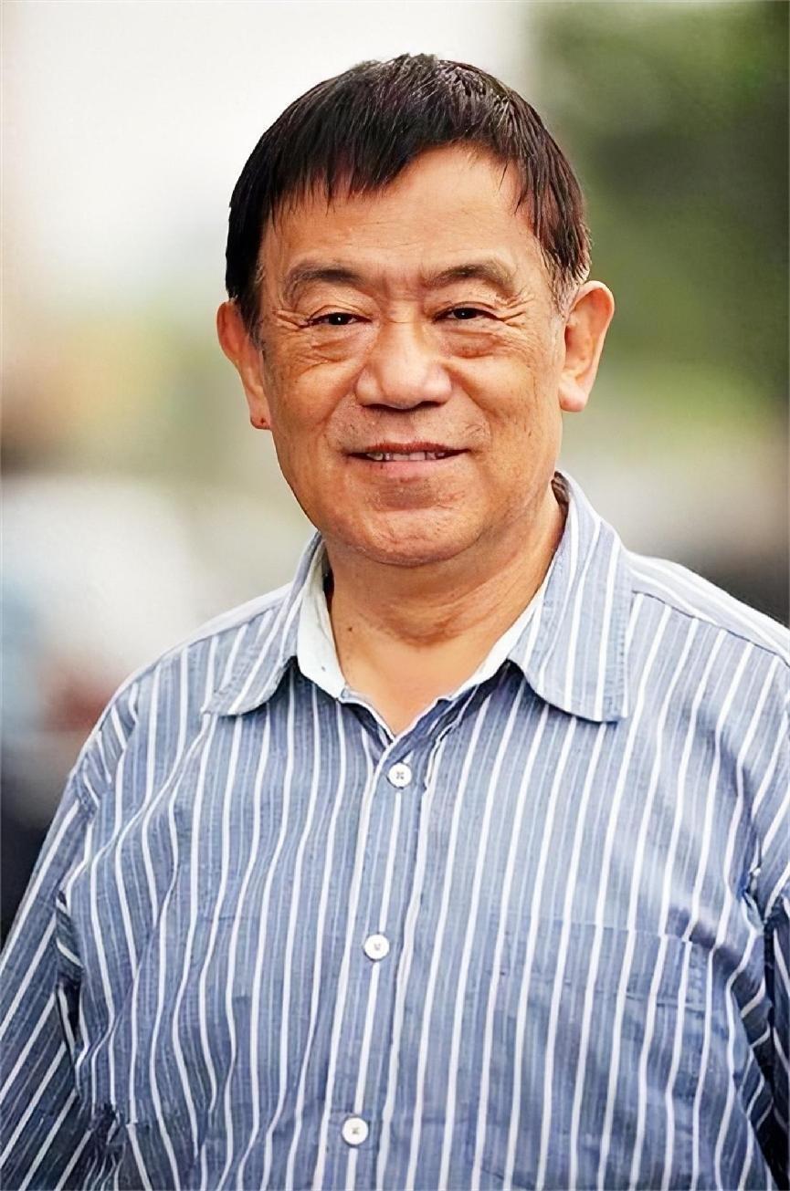 老戏骨高明事业婚姻都很坎坷退休后北京买三套房和儿女同住