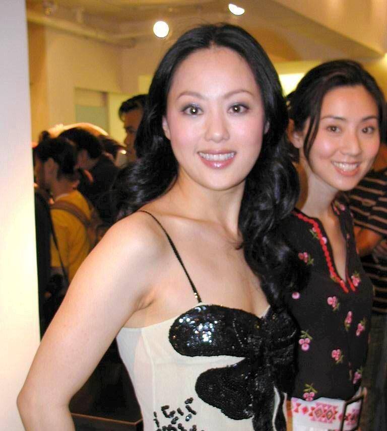 回顾直播6小时卖货6亿与钟镇涛离婚后败家名媛章小蕙又红了