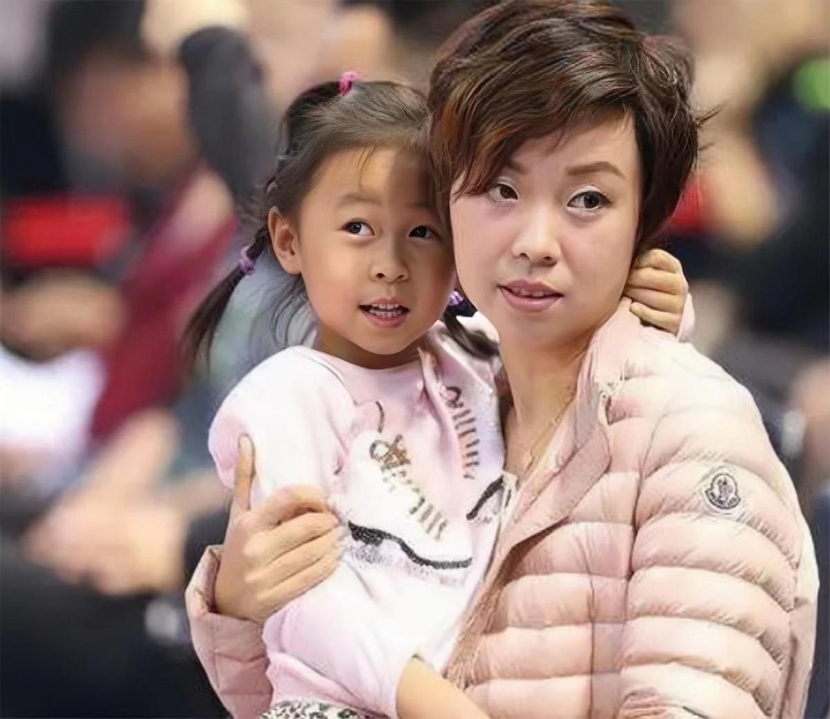 回顾再看徐威才明白他当年为何离开袁立娶世界冠军张怡宁