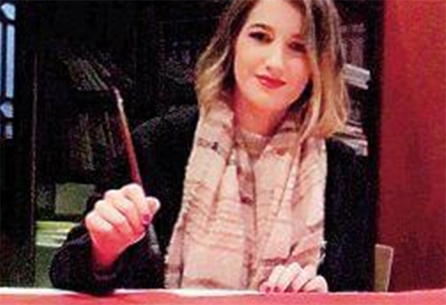 2014年,彼时的陈荣29岁,在一家艺术学校担任画师,因工作的原因,陈荣