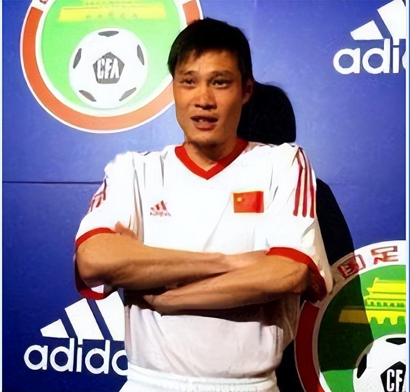 足坛巨星范志毅三婚娶小17岁演员一婚空姐前妻揭离婚原因