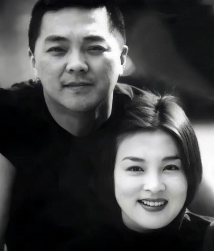 回顾赵明明:月子期间办离婚,23年坚持不嫁陪伴女儿,52岁还单身
