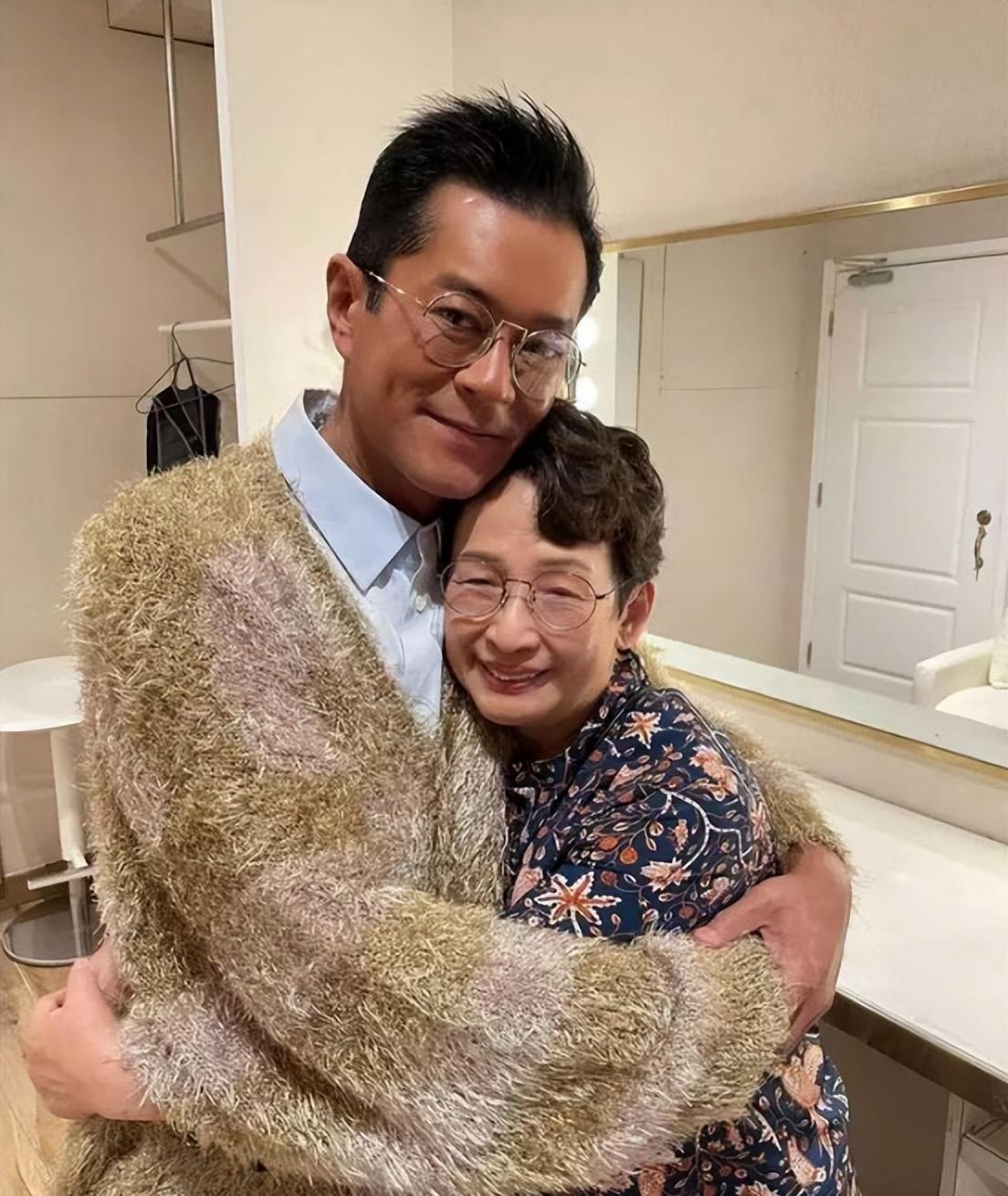 沉迷慈善这一次古天乐终于藏不住了