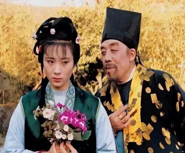 要闻情中情贾府乱吃大瓜谍中谍小妖勇播新闻