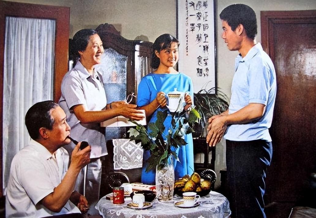 电影作品推出一部火一部,搭档的女演员全是当时代备受群众喜爱的存在.