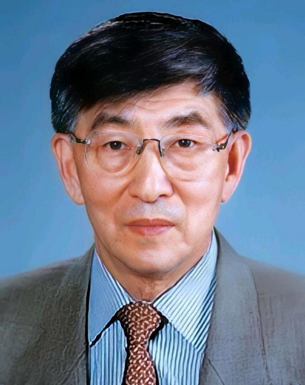 王大中,清华大学原校长,中国科学院院士,荣获国家最高科技奖.