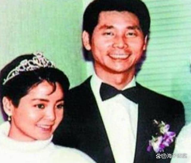 回顾邓丽君:爱过5个男人,42岁与27岁法国男友订婚风光背后有泪水