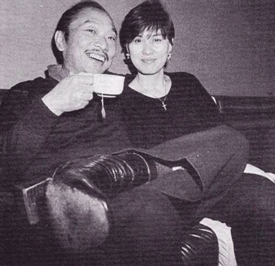 柯俊雄一看事情闹大了,于是大喊着将已经休克的古龙送进医院.