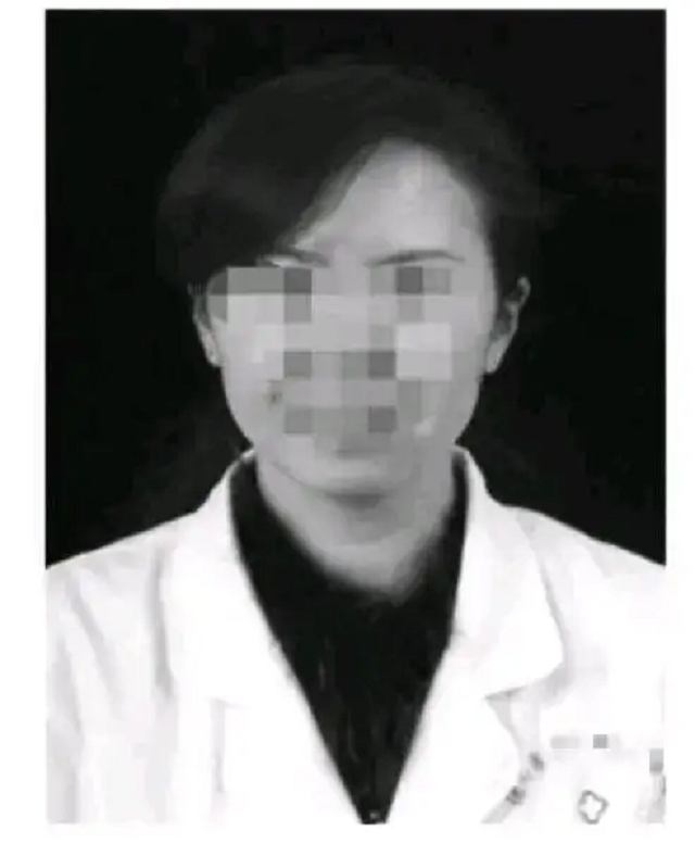 2018年女医生被网暴吞药自杀,遗言:一命顶一个心理创伤够了吗?