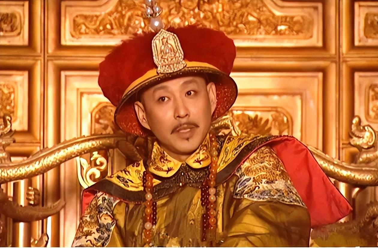 康熙欲斩鳌拜行刑前鳌拜撕开衣服康熙为什么含泪免其死罪