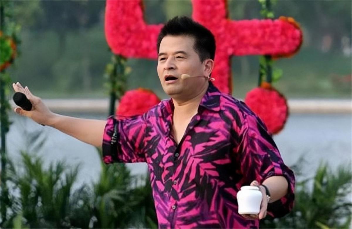 回顾64岁毕福剑定居农村退圈8年后他的结局让很多人失望了