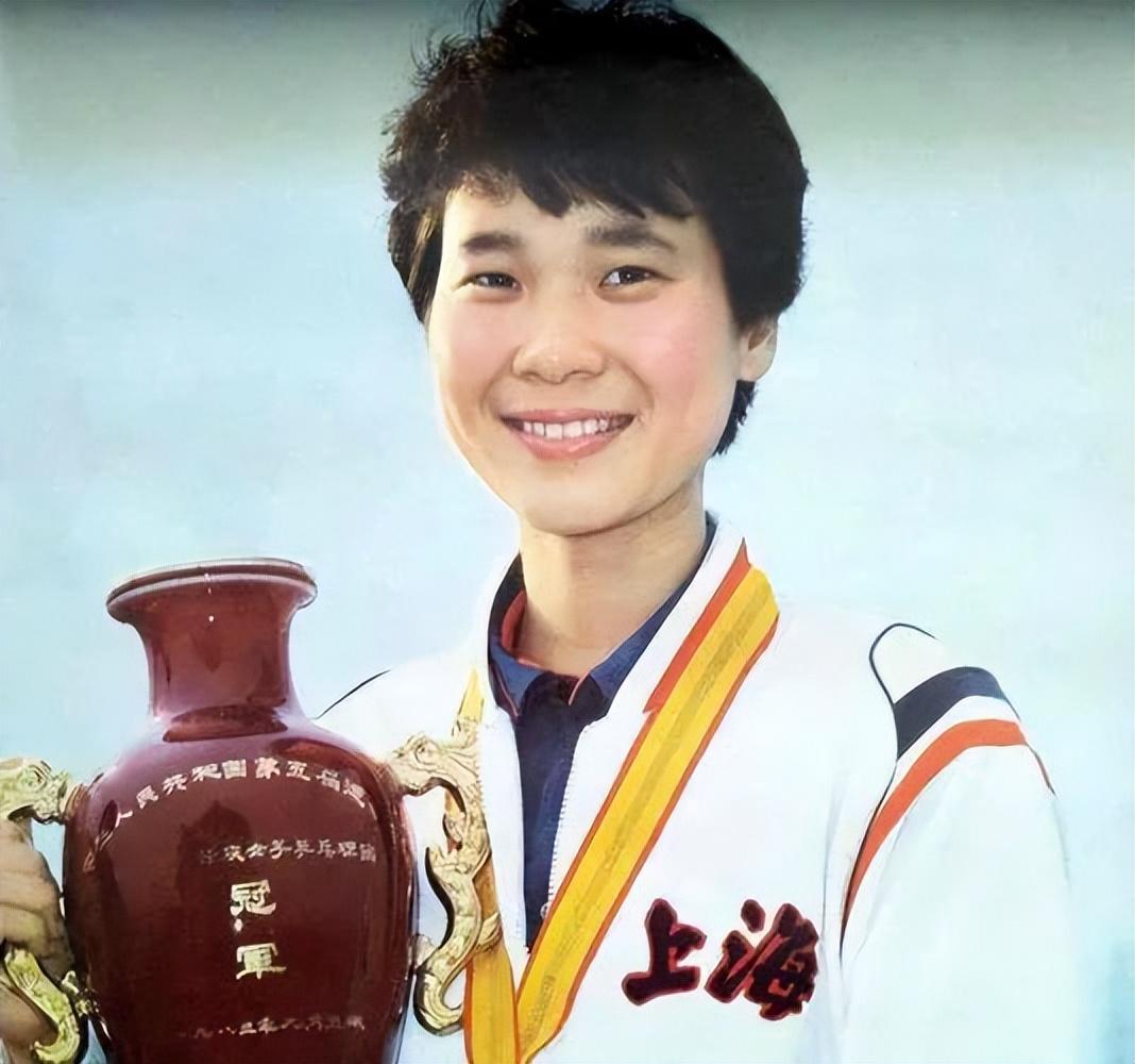回顾:我国女乒一姐,烟酒不离身却拿59块金牌,二婚被老公宠成公主