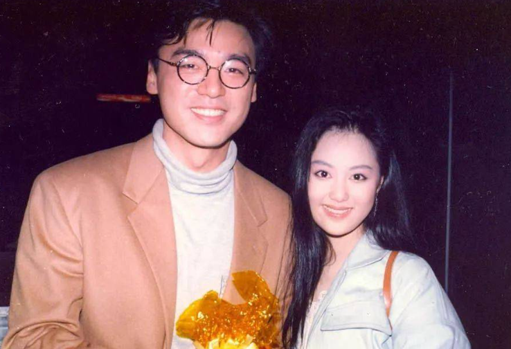 回顾直播6小时卖货6亿与钟镇涛离婚后败家名媛章小蕙又红了