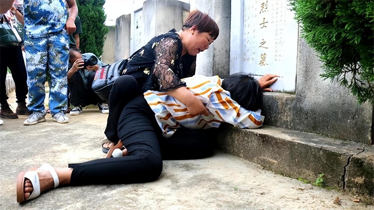 纪实新婚丈夫牺牲为撑起家妻子嫁给大伯哥30年后失声痛哭