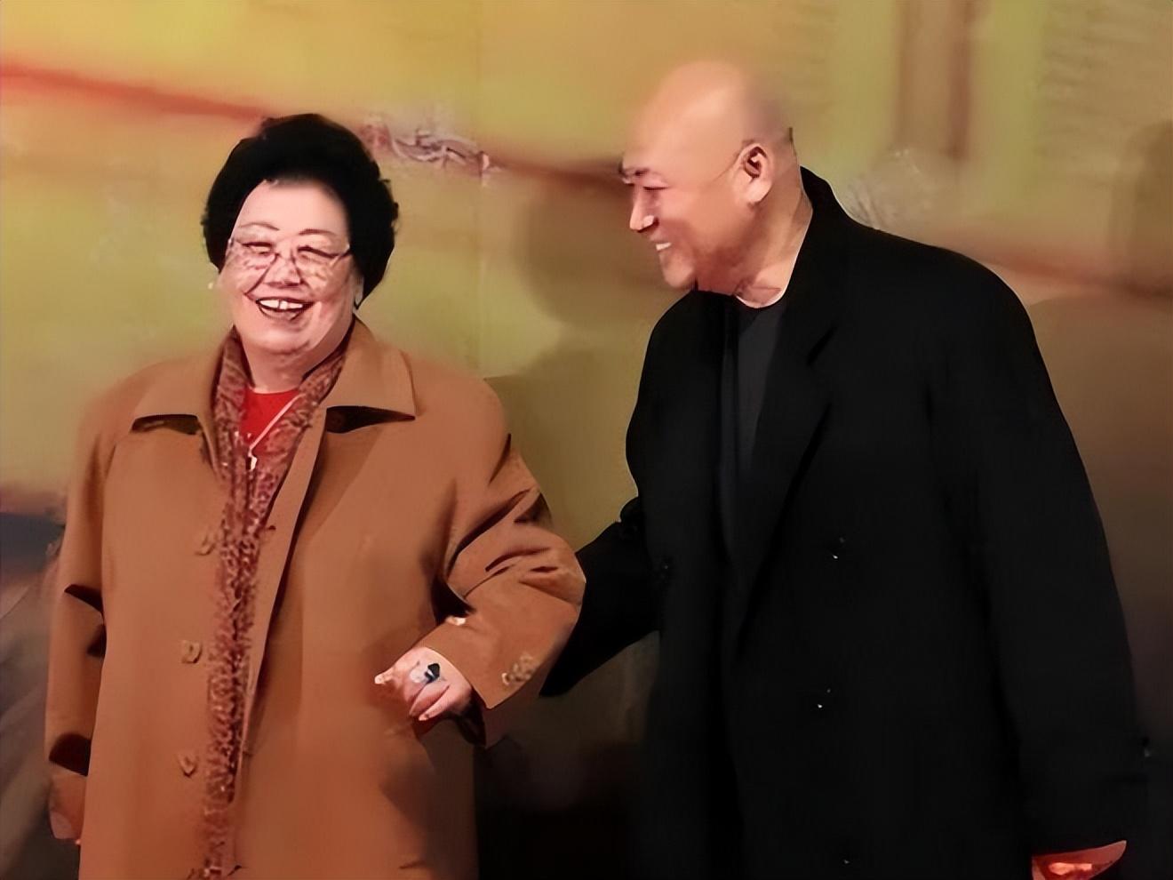 回顾无亲生子女唐僧迟重瑞终究为娶500亿富婆付出代价