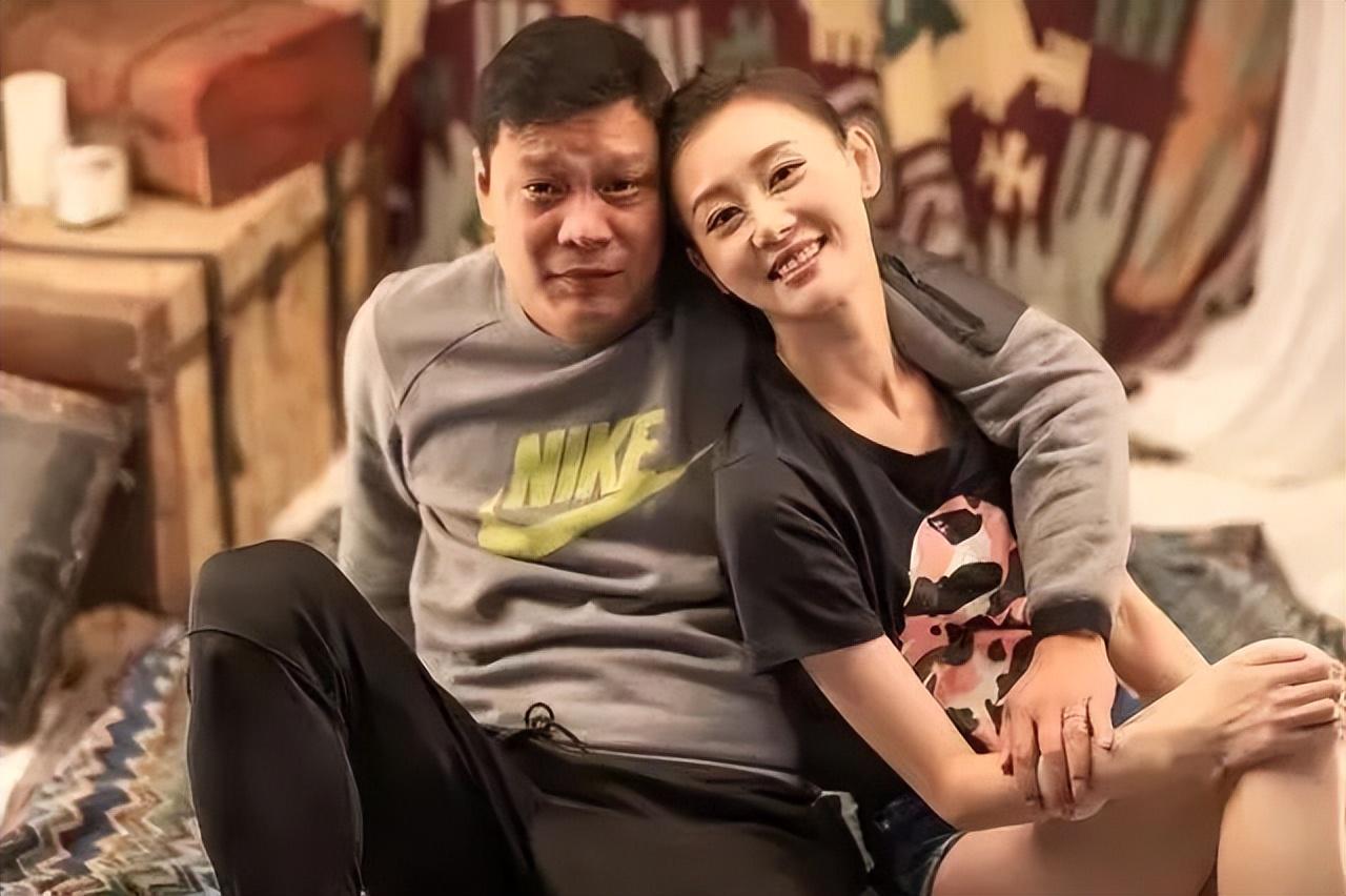 足坛巨星范志毅三婚娶小17岁演员一婚空姐前妻揭离婚原因
