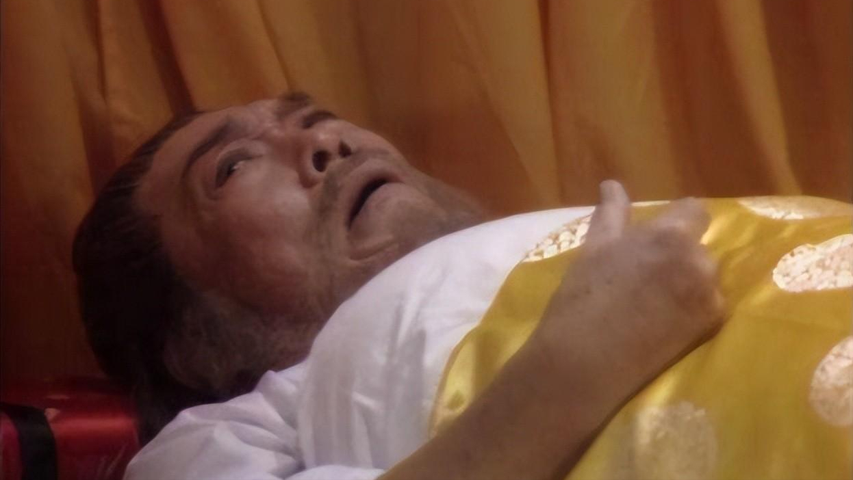 分饰多角的情况也不是没有,但是在道具里出镜最多的绝对是这床被子