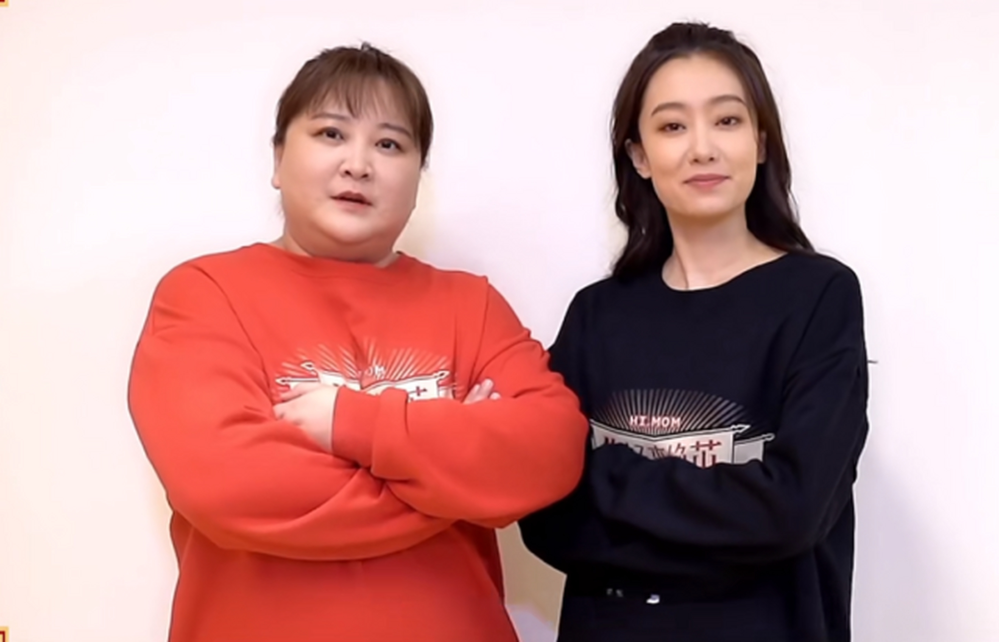 贾玲和张小斐的友情故事让人感动,她们在娱乐圈中相互扶持,共同成长