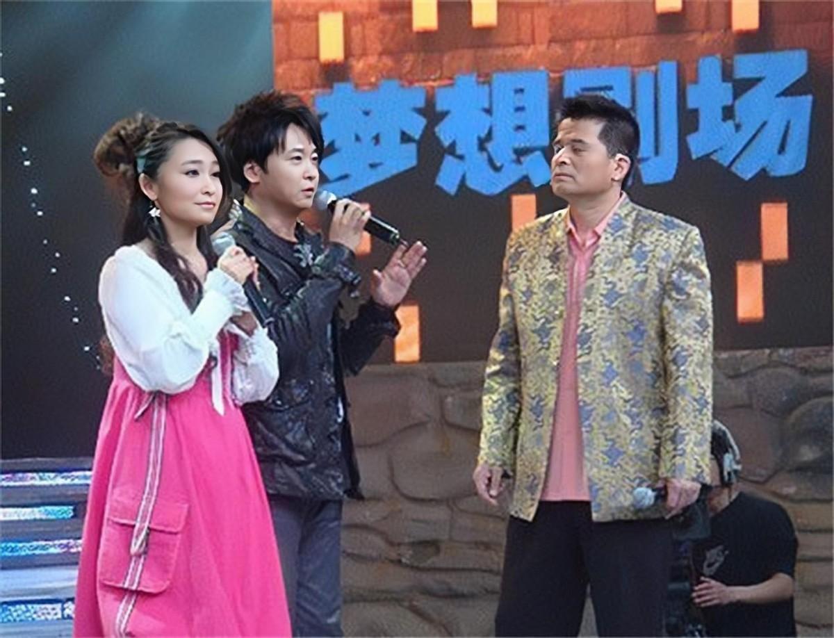 节目负责人当下就觉得这人就是天生当主持人的料.