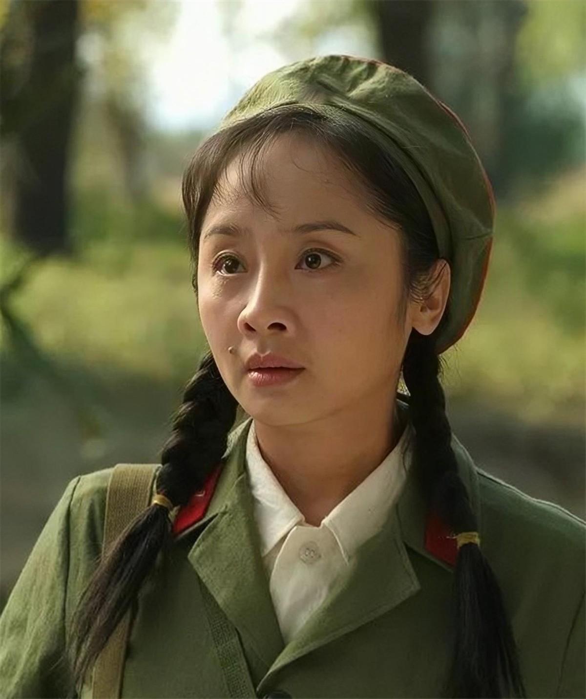 回顾王新军离异后娶妻生子唐静却至今未婚她在追求什么