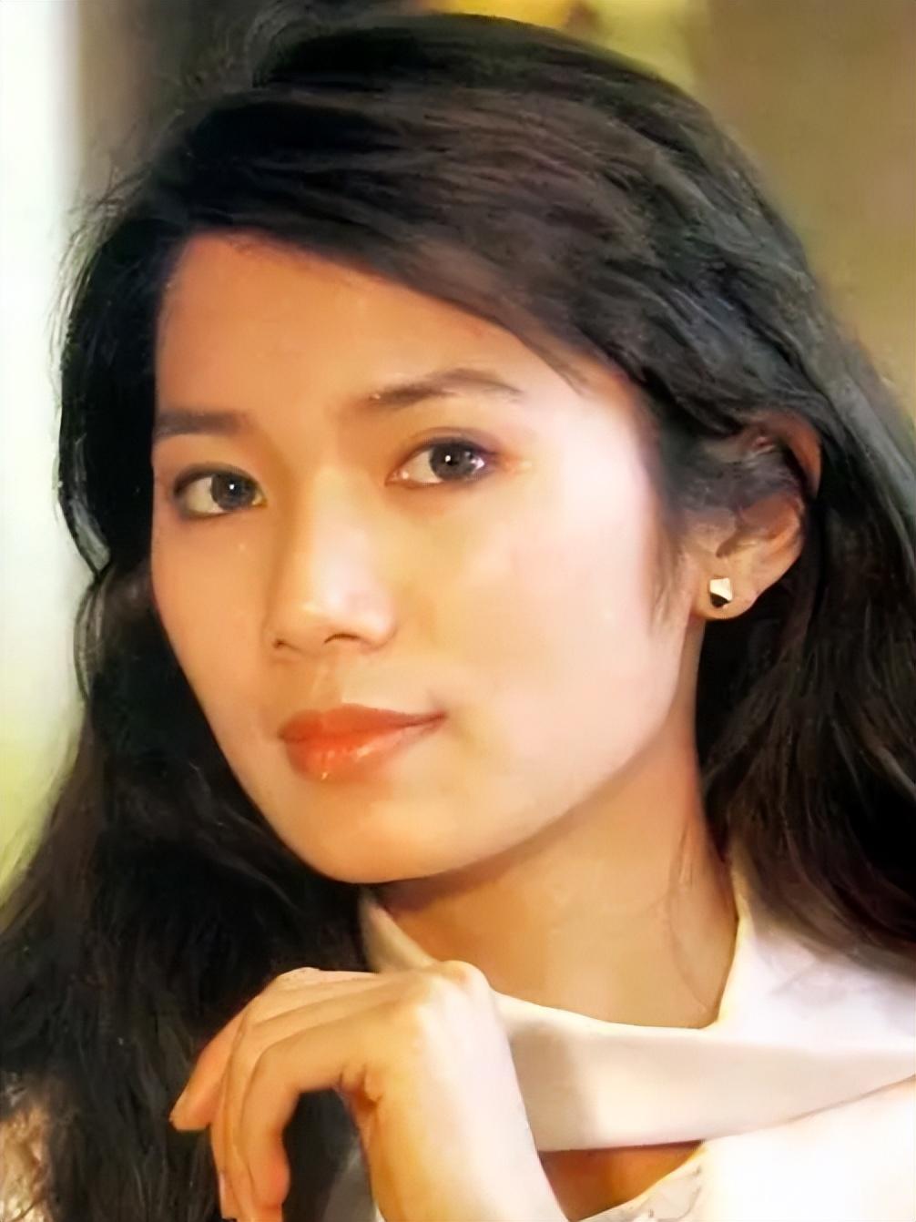 才子导演杨延晋父亲是正军级潘虹嫁了副部的儿子还向他示爱