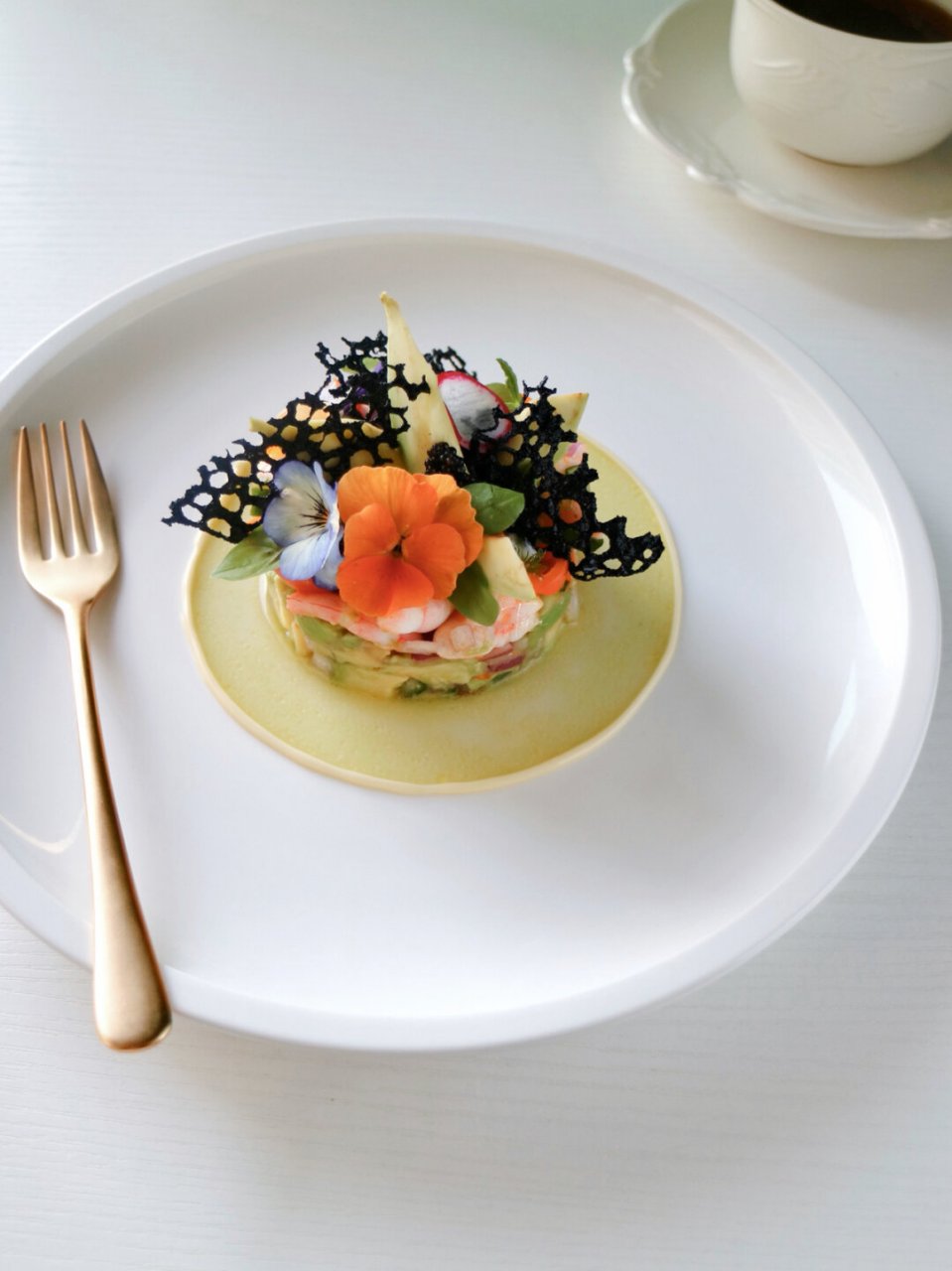 高颜值沙拉摆盘:鲜虾牛油果沙拉 轻盈而清爽的沙拉, 搭配不同颜色的