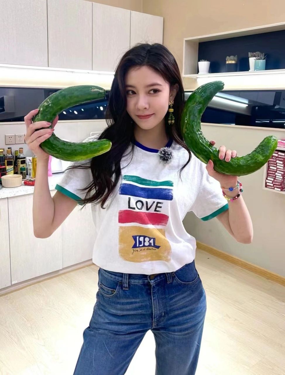 "时髦精"宋妍霏上海豪宅曝光啦 宋妍霏是我的多巴胺女孩,她从小家庭