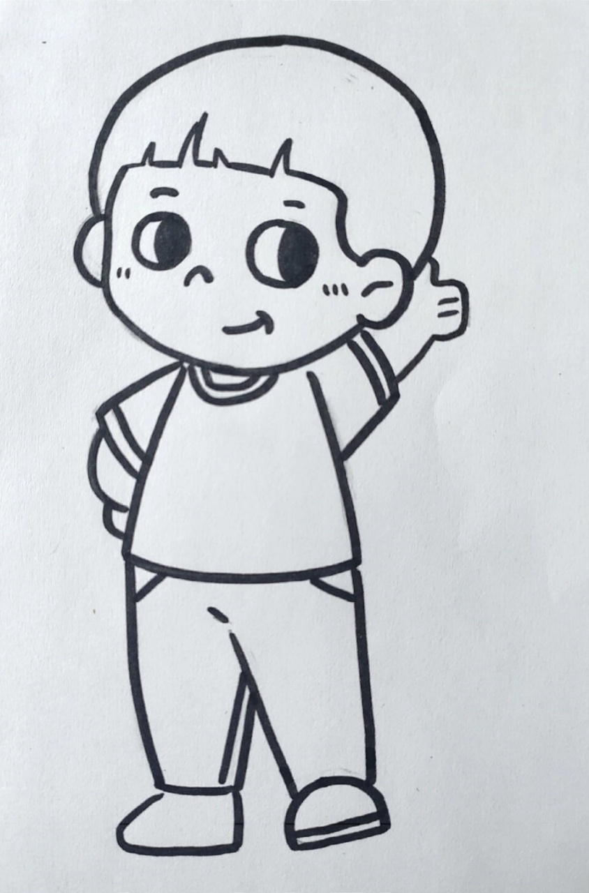 儿童画素材男生篇  小男孩们手拿彩笔,聚精会神地绘制着属于自己的